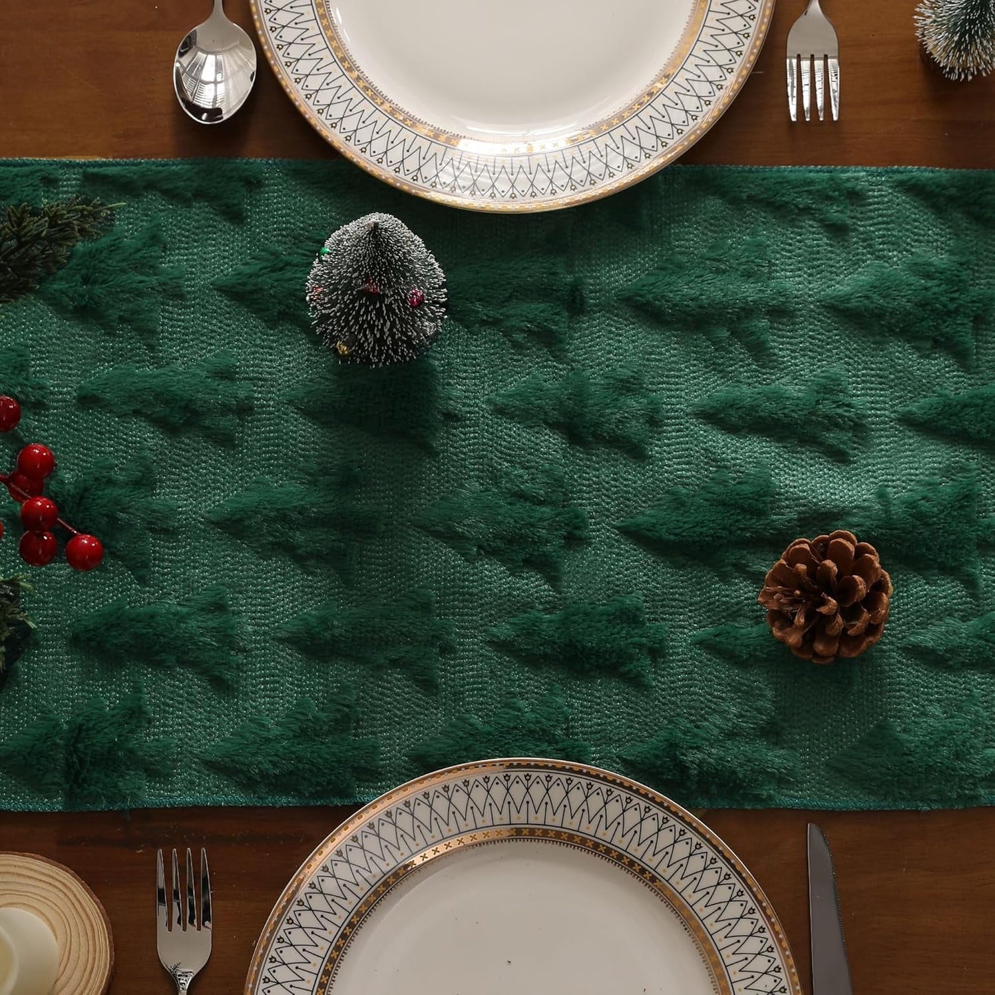 TETOU Christmas Tree Jacquard Table Runner 13x72 Inch Soft Plush Faux Fur Table Decoration for Christmas Home Party - Green