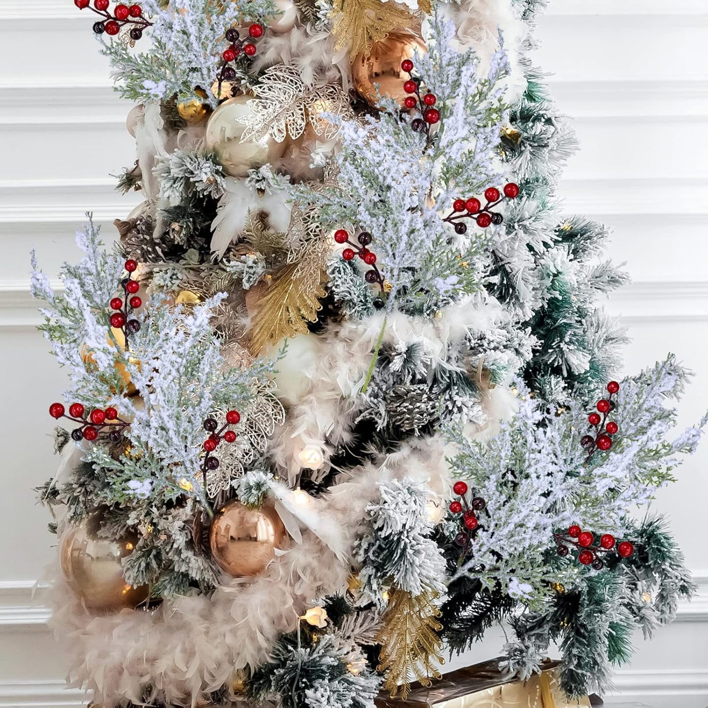 TETOU 6Pcs Christmas Cedar Picks with Red Berries, Artificial Snow Frosted Pine Branches, Christmas Greenery Stems for Christmas Tree Wreath Floral Arrangement Vase Winter Holiday Decor