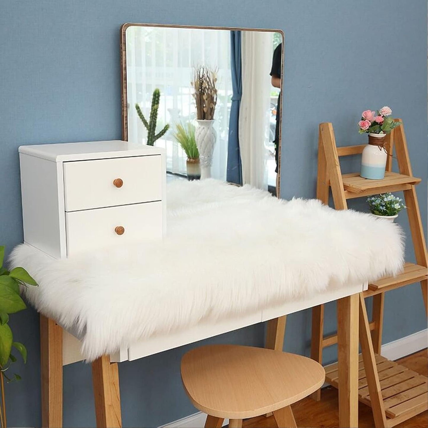 TETOU 11.8"x31.5" Faux Fur Table Runner,Modern White Dresser Table Runners for Bedroom Holiday Christmas Parties Thanksgiving Friendsgiving Weddings Birthdays