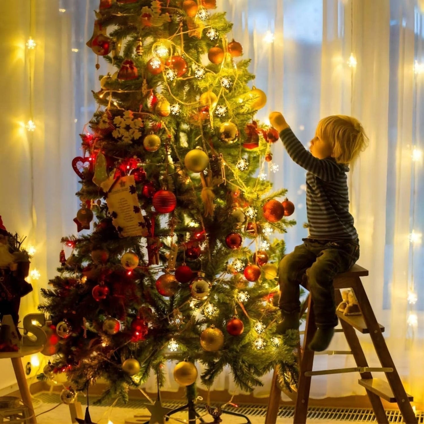 TETOU Christmas Decorations Lights,20 Ft 40 LED Snowflake String Lights Battery Operated Fairy Lights for Bedroom Room Party Home Xmas Tree Indoor Outdoor Decorations (Warm White)
