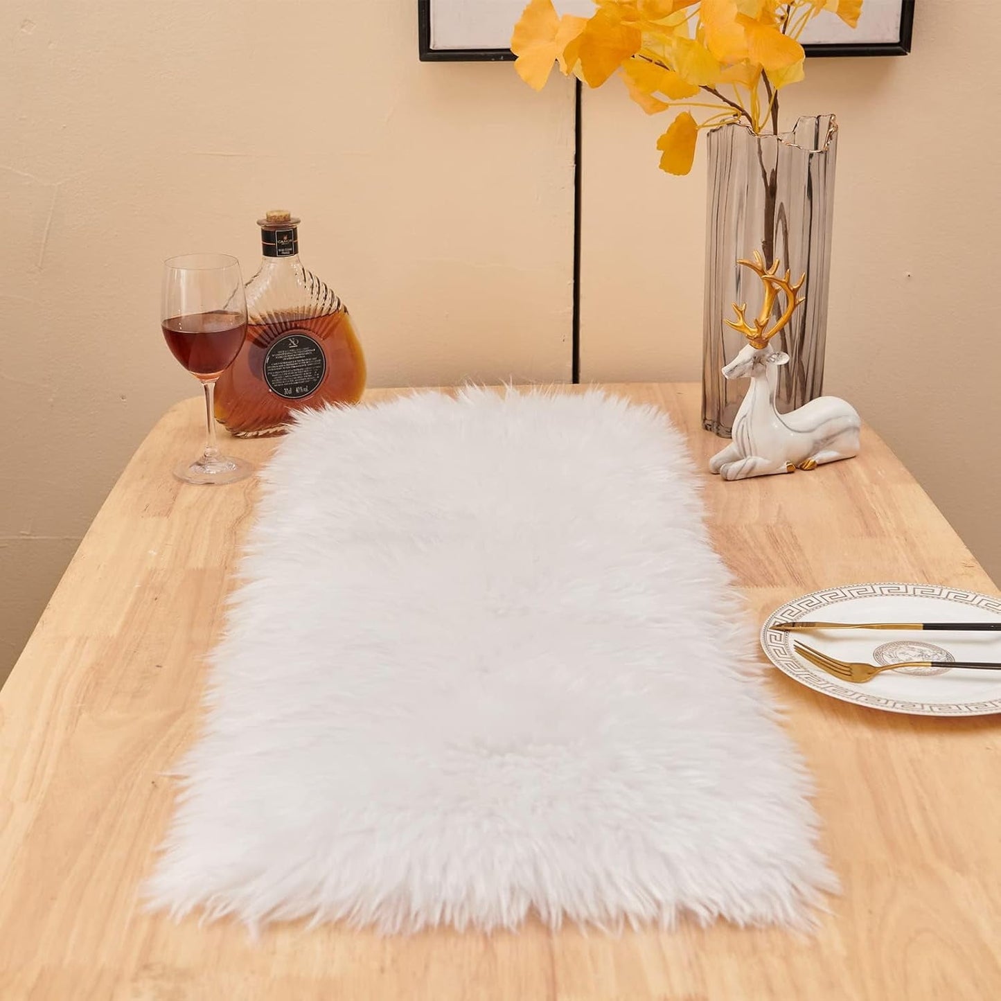 TETOU 11.8"x31.5" Faux Fur Table Runner,Modern White Dresser Table Runners for Bedroom Holiday Christmas Parties Thanksgiving Friendsgiving Weddings Birthdays