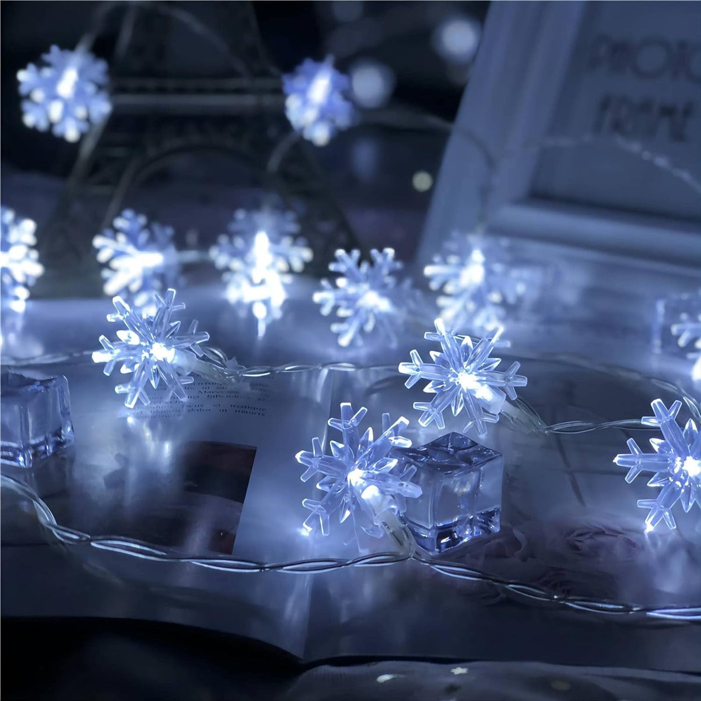 TETOU Christmas Decorations Lights,20 Ft 40 LED Snowflake String Lights Battery Operated Fairy Lights for Bedroom Room Party Home Xmas Tree Indoor Outdoor Decorations (White)