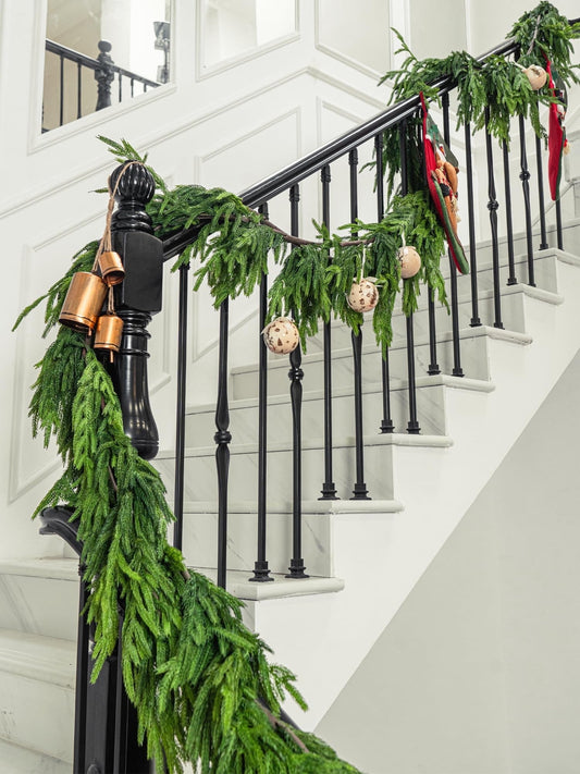 TETOU 15 ft Christmas Norfolk Pine Garlands, Faux Greenery Pine Garland, Real Touch Norfolk Pine Staircase Garland for Christmas Decorations Indoor Mantel Door Holiday Decor