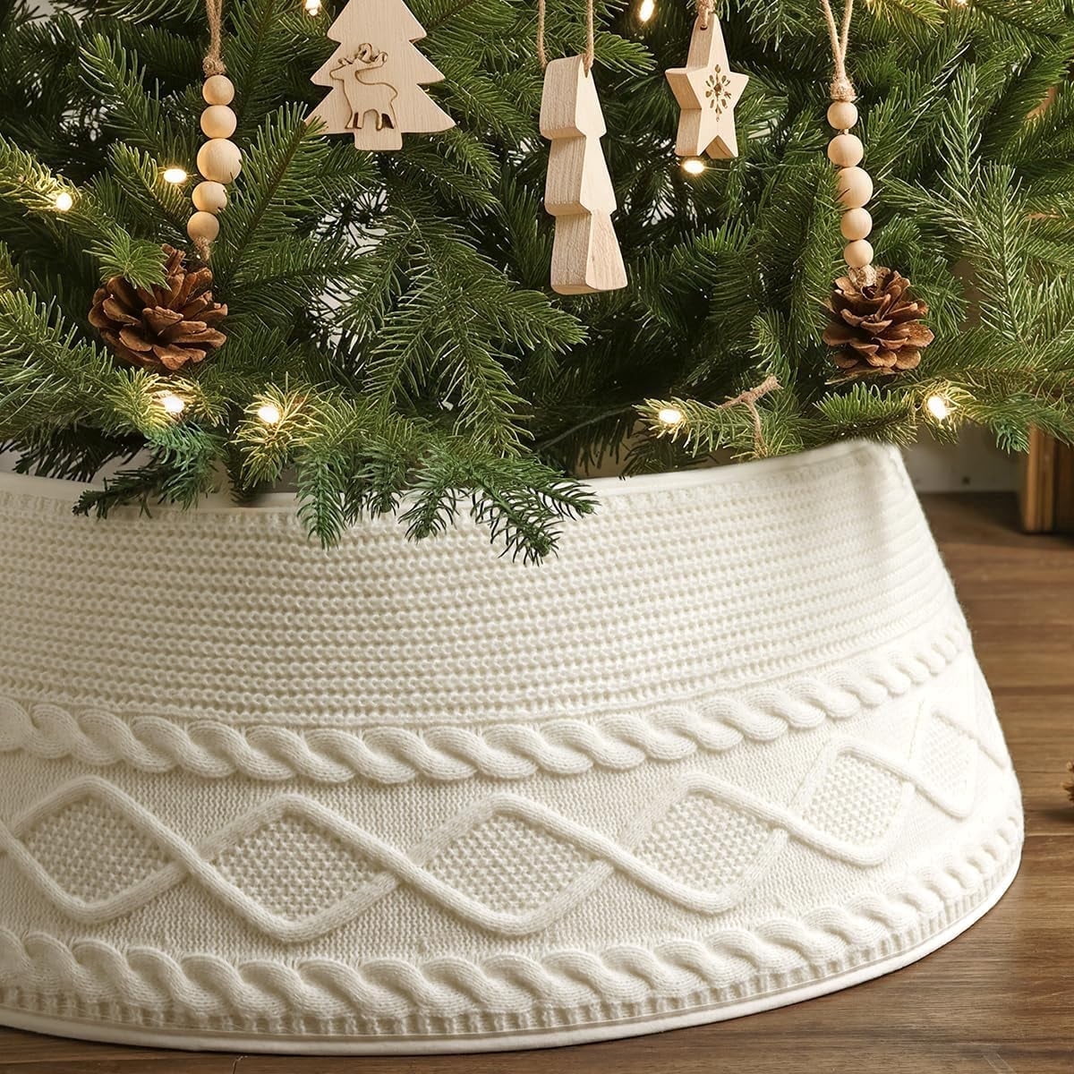 TETOU 28In Knitted Christmas Tree Collar,Cream Farmhouse Rustic Crossed Diamond Edge Christmas Tree Collars Tree Skirt for Christmas Tree Home Holiday Party Decoration