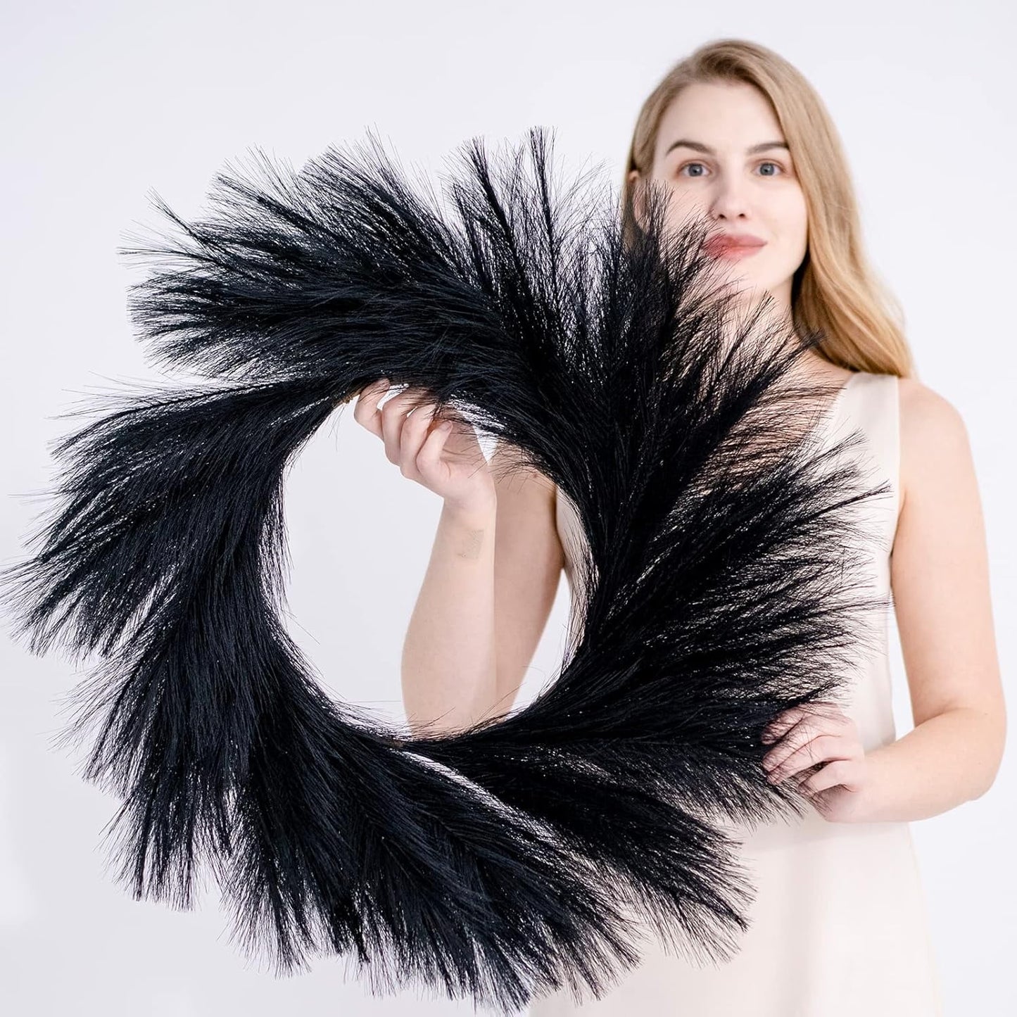TETOU Artificial Pampas Grass Wreath, 26" Faux Pampas Grass Decor for All Seasons Home Boho Fall Modern Decoration - Beige