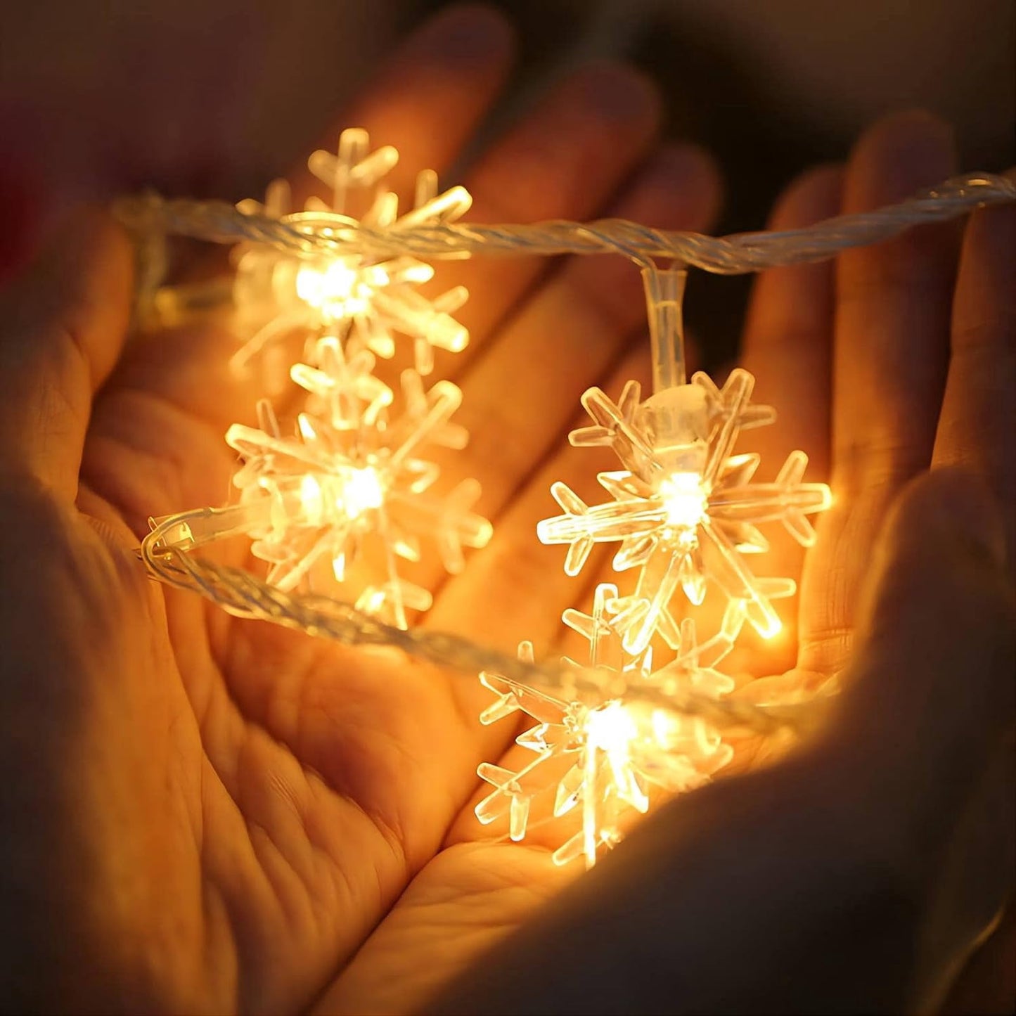 TETOU Christmas Decorations Lights,20 Ft 40 LED Snowflake String Lights Battery Operated Fairy Lights for Bedroom Room Party Home Xmas Tree Indoor Outdoor Decorations (Warm White)