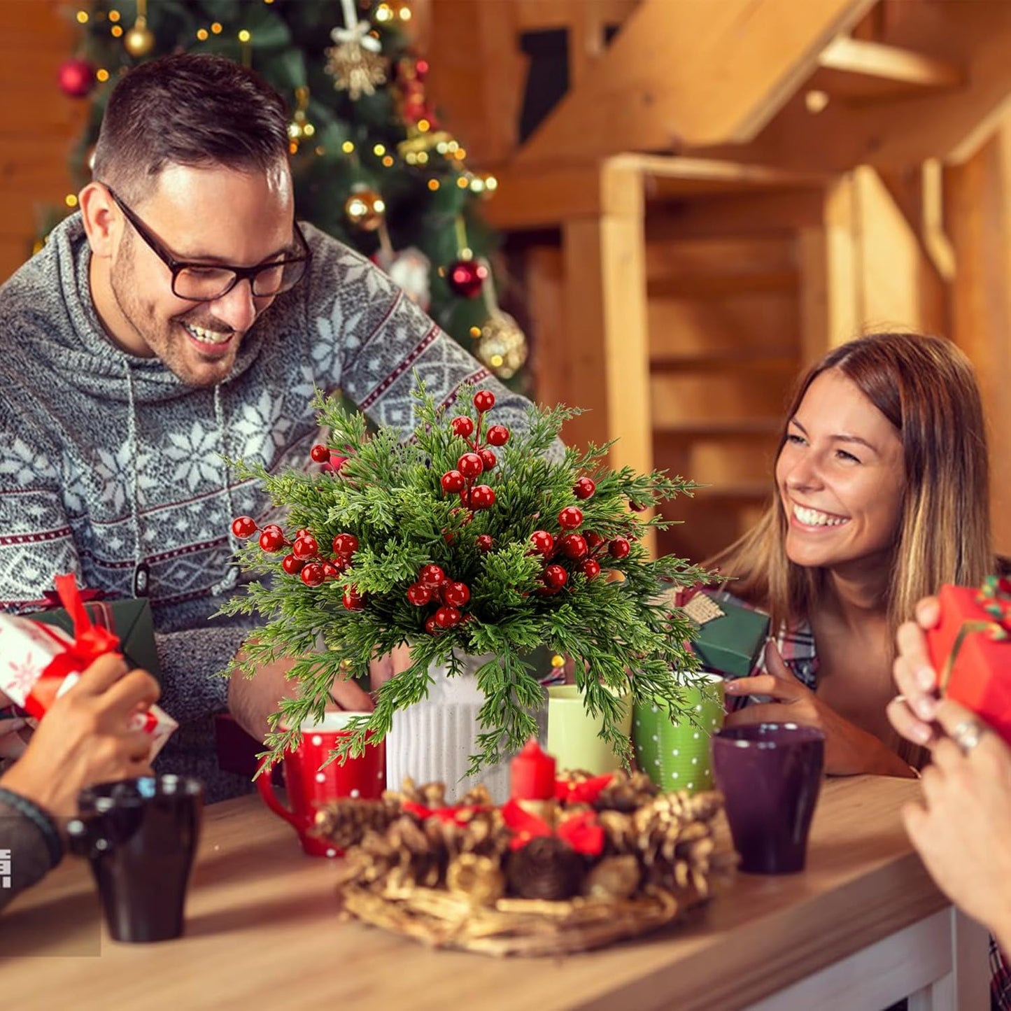 TETOU 45pcs Christmas Artificial Pine Branches & Artificial Red Berry Stems, Norfolk Pine Needles Picks for DIY Christmas Decoration Xmas Garland Fake Greenery Decor Indoor